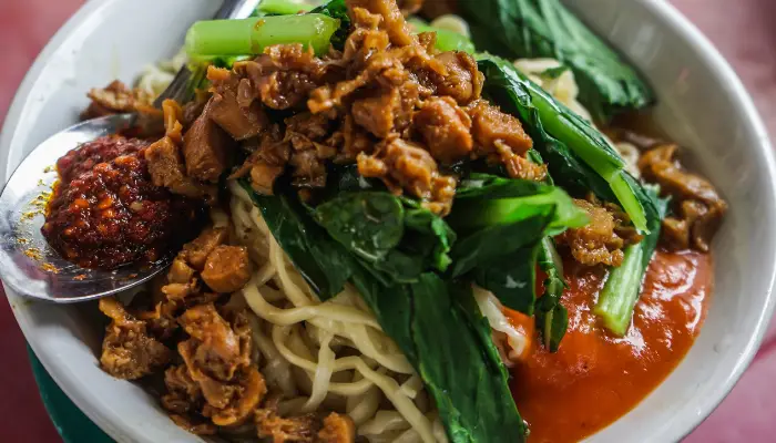 Warung Mie Ayam Bu Tumini, Dari Sejarah Hingga Lokasinya